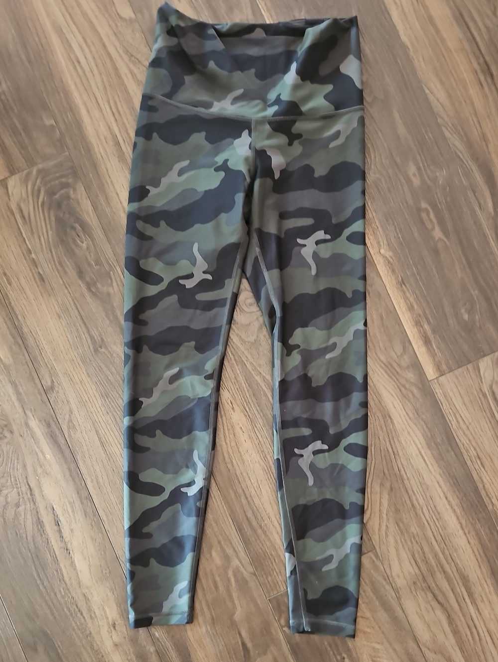 Old Navy Camo High-Waist Leggings in Green/Black